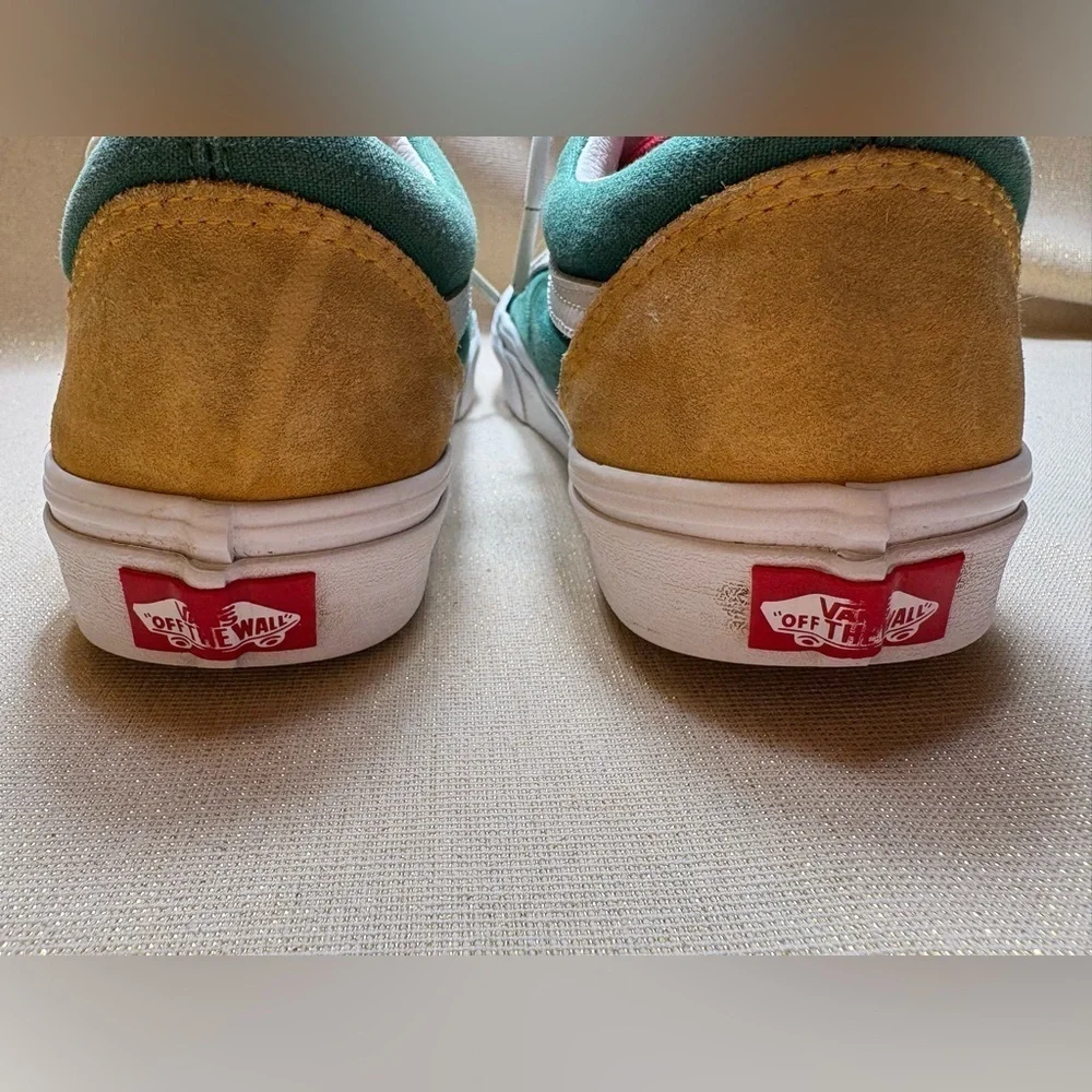 Vans Off The Wall Old Skool Yacht Club Sneaker-Size: Unisex 7.5(M), 9.0(W)